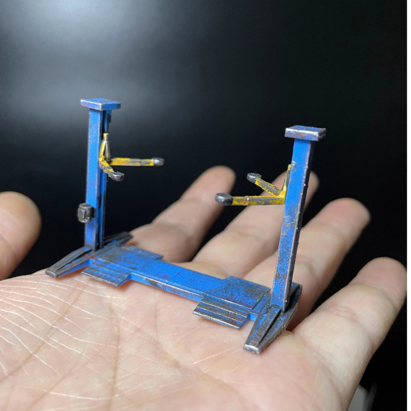 Car Accessories Shop - 1/1:64 Lift Locomotive Garage Repair Shop